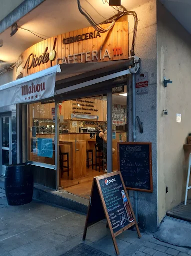 Fachada de Cervecería Picoteo en Eugenio Kraff 50, Vigo